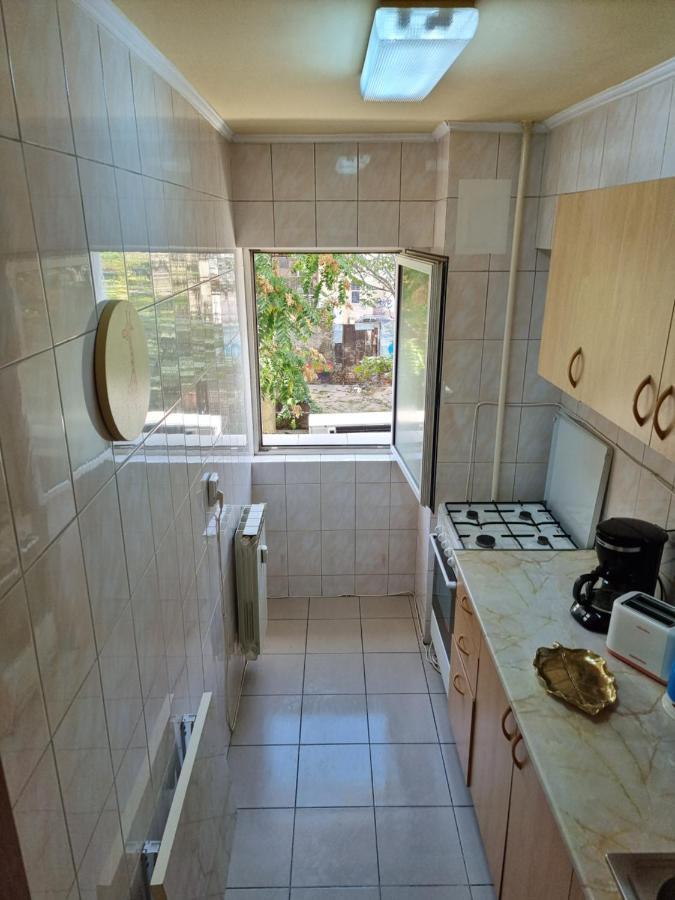 Charming And Intimate Getaway In Bucharest - Near Unirii Square Apartment Bagian luar foto